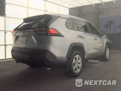 2025 Toyota RAV4 LE - zdjęcie 4 z 43 - miniatura