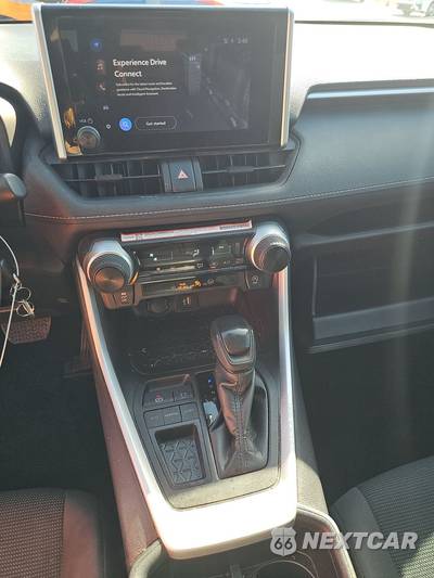 2025 Toyota RAV4 LE - zdjęcie 11 z 43 - miniatura