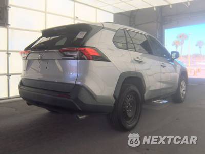 2021 Toyota RAV4 LE - zdjęcie 4 z 38 - miniatura