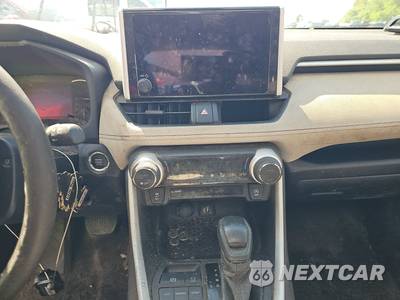 2025 Toyota RAV4 XLE - zdjęcie 11 z 37 - miniatura