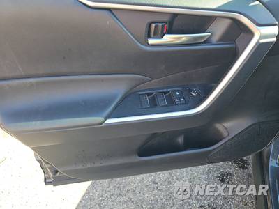 2025 Toyota RAV4 XLE Premium - zdjęcie 9 z 51 - miniatura