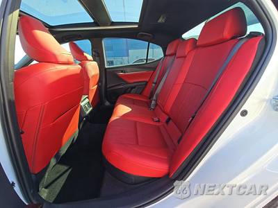 2026 Toyota Camry XSE - zdjęcie 13 z 35 - miniatura