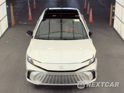 2026 Toyota Camry XSE - zdjęcie 2 z 35 - miniatura