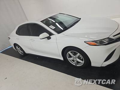2020 Toyota Camry SE - zdjęcie 3 z 20 - miniatura