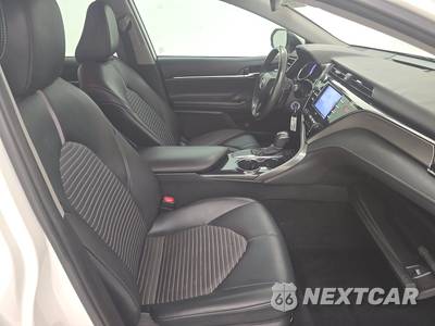 2020 Toyota Camry SE - zdjęcie 8 z 20 - miniatura
