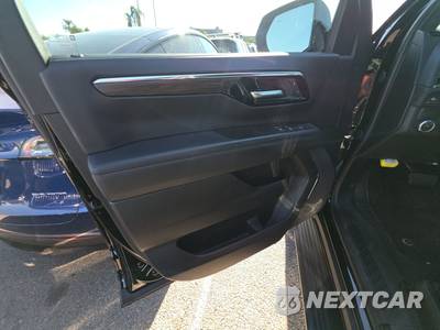2025 Chevrolet Suburban LS 1LS - zdjęcie 9 z 36 - miniatura