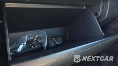 2025 Chevrolet Suburban LS 1LS - zdjęcie 31 z 36 - miniatura