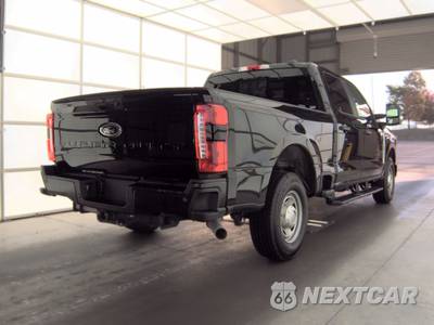2025 Ford Super Duty F-250 XL Crew Cab Medium Bed - zdjęcie 4 z 20 - miniatura