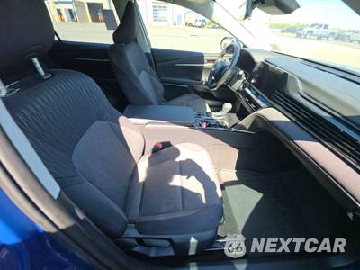 2025 Toyota Camry LE - zdjęcie 8 z 32 - miniatura