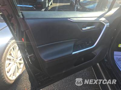 2019 Toyota RAV4 XLE Premium - zdjęcie 9 z 38 - miniatura