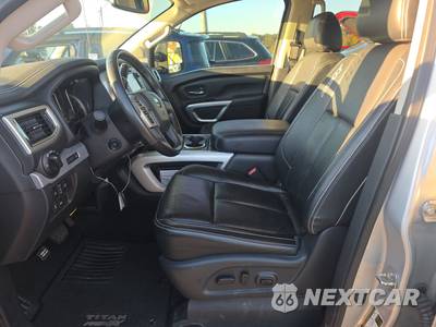 2018 Nissan TITAN PRO-4X Crew Cab Short Bed - zdjęcie 7 z 39 - miniatura