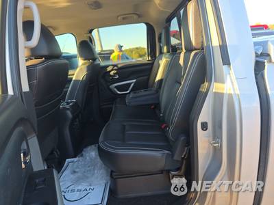 2018 Nissan TITAN PRO-4X Crew Cab Short Bed - zdjęcie 13 z 39 - miniatura