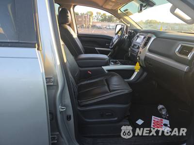 2018 Nissan TITAN PRO-4X Crew Cab Short Bed - zdjęcie 8 z 39 - miniatura