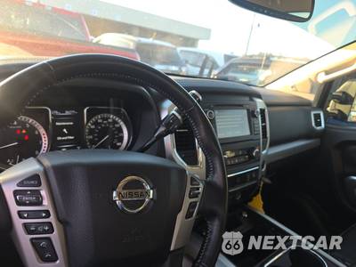 2018 Nissan TITAN PRO-4X Crew Cab Short Bed - zdjęcie 11 z 39 - miniatura