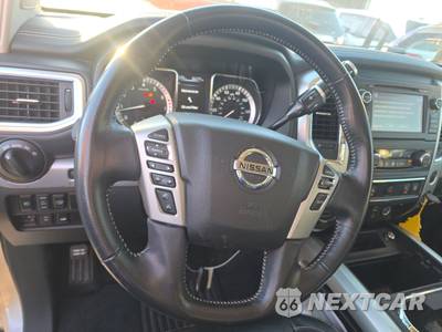 2018 Nissan TITAN PRO-4X Crew Cab Short Bed - zdjęcie 10 z 39 - miniatura