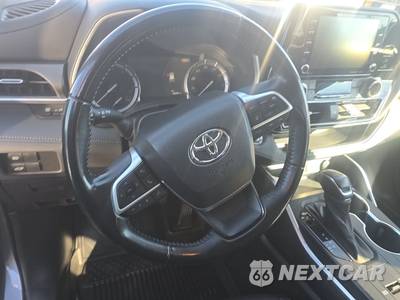 2022 Toyota Highlander XLE - zdjęcie 10 z 25 - miniatura