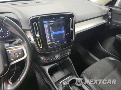 2020 Volvo XC40 T4 Momentum - zdjęcie 11 z 26 - miniatura