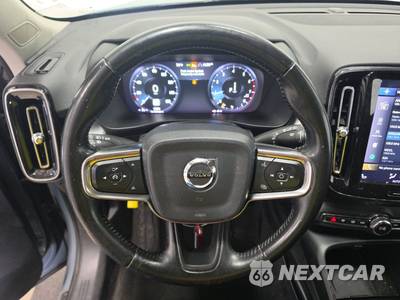 2020 Volvo XC40 T4 Momentum - zdjęcie 10 z 26 - miniatura