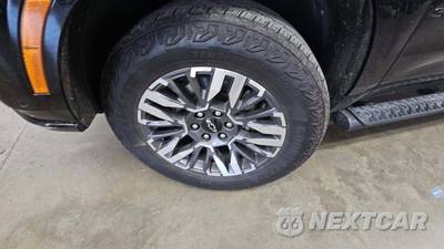 2025 Chevrolet Suburban Z71 2Z7 - zdjęcie 32 z 38 - miniatura