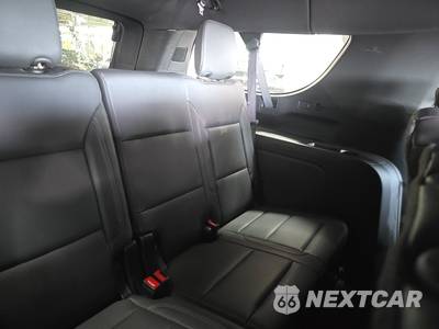 2025 Chevrolet Suburban Z71 2Z7 - zdjęcie 14 z 38 - miniatura