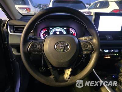 2025 Toyota RAV4 LE - zdjęcie 10 z 19 - miniatura