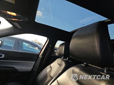 2025 Jeep Compass Latitude - zdjęcie 18 z 32 - miniatura