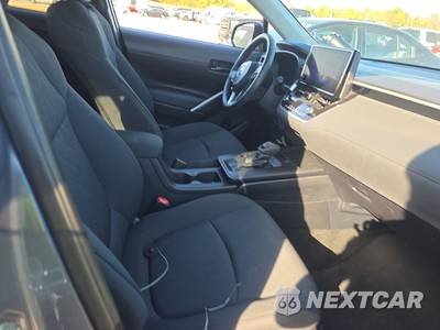 2026 Toyota Corolla Cross LE - zdjęcie 8 z 21 - miniatura