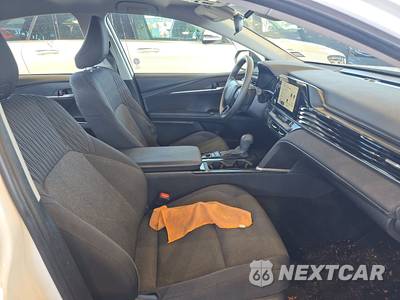 2025 Toyota Camry LE - zdjęcie 8 z 25 - miniatura