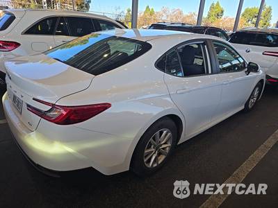2025 Toyota Camry LE - zdjęcie 4 z 25 - miniatura