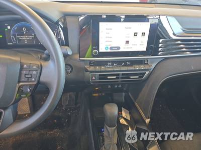 2025 Toyota Camry LE - zdjęcie 11 z 25 - miniatura