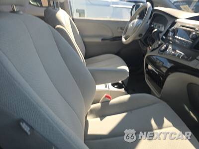 2013 Toyota Sienna LE 8-Passenger 119.3" WB - zdjęcie 8 z 40 - miniatura