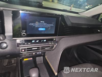 2025 Toyota Camry LE - zdjęcie 11 z 36 - miniatura