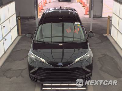2025 Toyota Sienna LE 8-Passenger 120.5" WB - zdjęcie 2 z 28 - miniatura