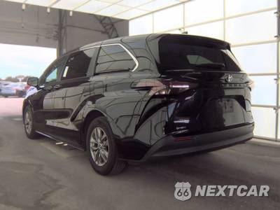 2025 Toyota Sienna LE 8-Passenger 120.5" WB - zdjęcie 6 z 28 - miniatura