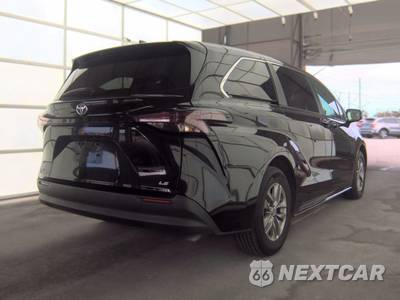 2025 Toyota Sienna LE 8-Passenger 120.5" WB - zdjęcie 4 z 28 - miniatura