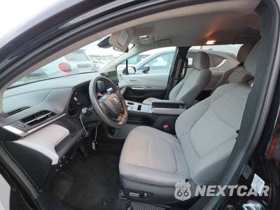 2025 Toyota Sienna LE 8-Passenger 120.5" WB - zdjęcie 7 z 28 - miniatura