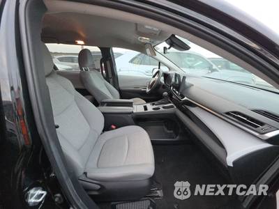 2025 Toyota Sienna LE 8-Passenger 120.5" WB - zdjęcie 8 z 28 - miniatura