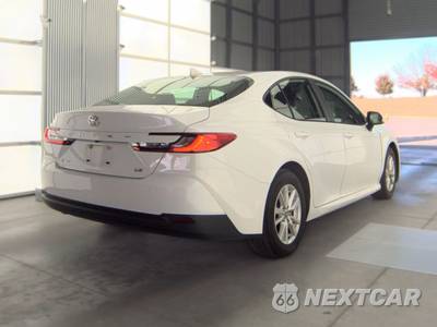 2025 Toyota Camry LE - zdjęcie 4 z 31 - miniatura