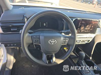 2025 Toyota Camry LE - zdjęcie 10 z 31 - miniatura