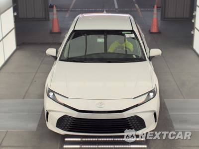 2025 Toyota Camry LE - zdjęcie 2 z 31 - miniatura