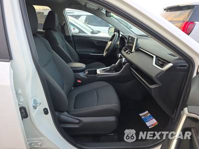 2025 Toyota RAV4 LE - zdjęcie 10 z 42 - miniatura