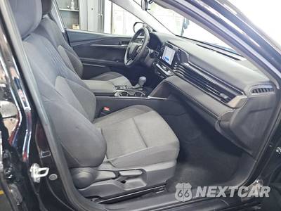 2025 Toyota Camry LE - zdjęcie 8 z 36 - miniatura