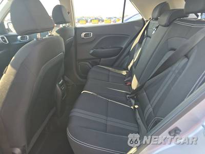 2025 Hyundai Venue SEL - zdjęcie 13 z 36 - miniatura
