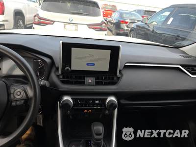 2025 Toyota RAV4 LE - zdjęcie 11 z 50 - miniatura