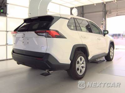 2025 Toyota RAV4 LE - zdjęcie 4 z 50 - miniatura
