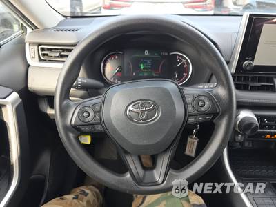 2025 Toyota RAV4 LE - zdjęcie 10 z 50 - miniatura