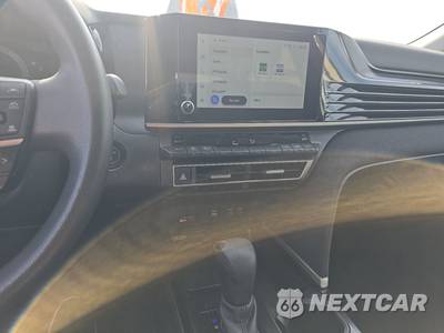 2025 Toyota Camry LE - zdjęcie 11 z 41 - miniatura