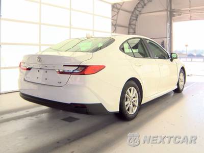 2025 Toyota Camry LE - zdjęcie 4 z 41 - miniatura