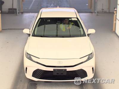 2025 Toyota Camry LE - zdjęcie 2 z 41 - miniatura