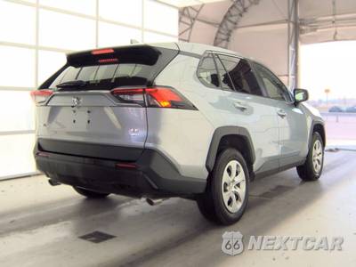 2025 Toyota RAV4 LE - zdjęcie 4 z 33 - miniatura